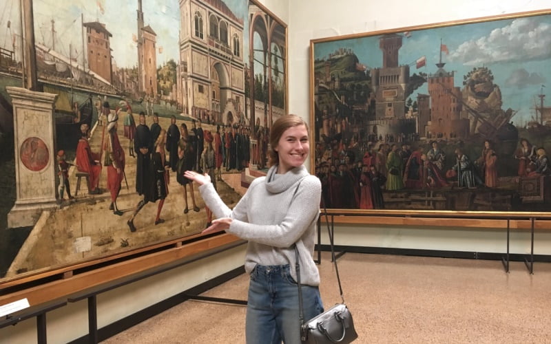 Art history student in Italian museum