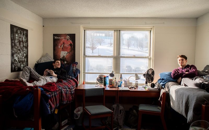 Hartwick students in Saxton Hall room