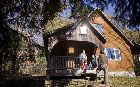 Hartwick students at Pine Lake strawbale house