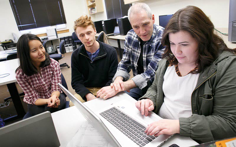 Computer Science students with faculty in lab