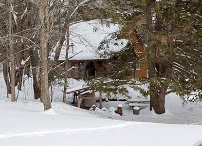 Pine Lake Starwbale cabin in winter