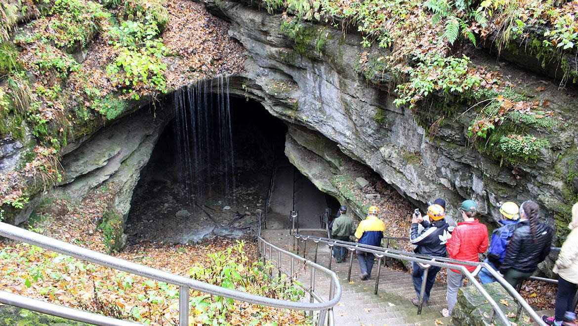 Hartwick geology students hiking into Mammoth Cave