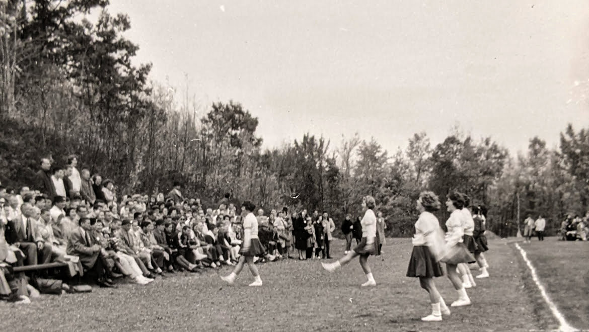 1976 Hartwick College Soccer game and cheerleaders