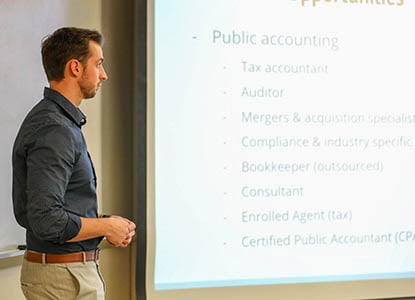 Hartwick College alumnus during presentation about careers in finance and accounting professions