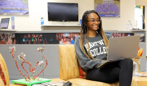 students uses laptop