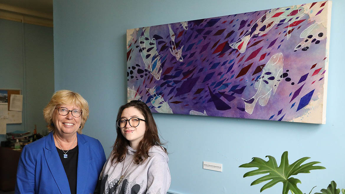 Bailey Ernst ’25 painting ”Suddenly Alive,” with Vice President and Provost Laurel Bongiorno in the Office of Academic Affairs