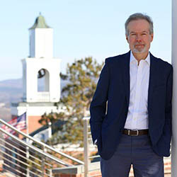 Mike McIntire ’85 P’13, P’21