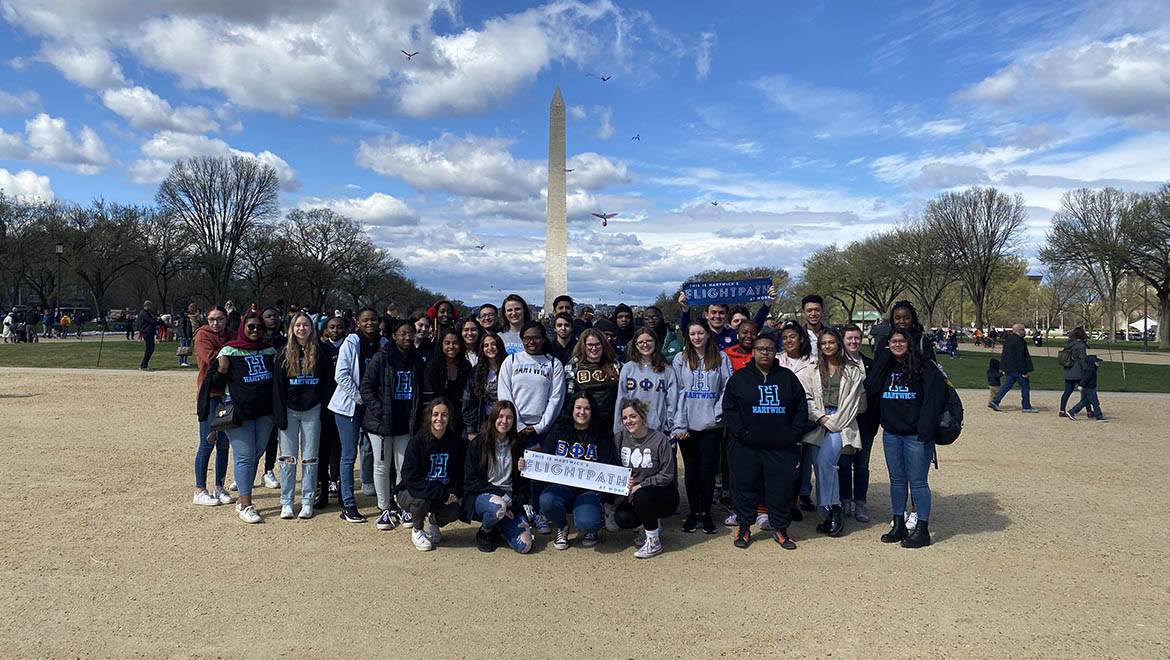 Hartwick College students during DC Career HOP with Washington Monument in background