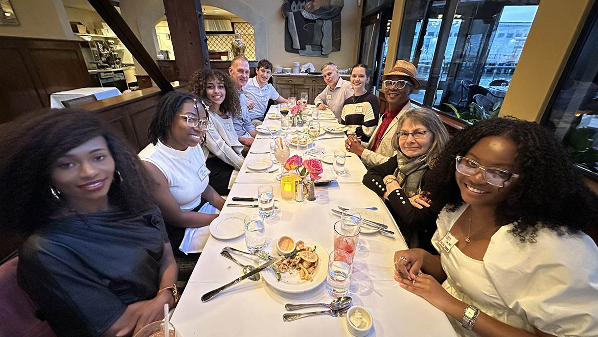 Hartwick College Silicon Valley Fellows at dinner with CEO mentors