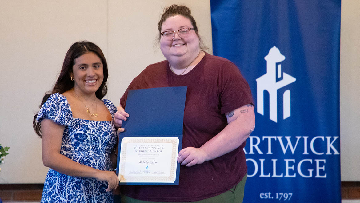Outstanding Mentor – Rebeka Alva ’26 with Chelsea Penn