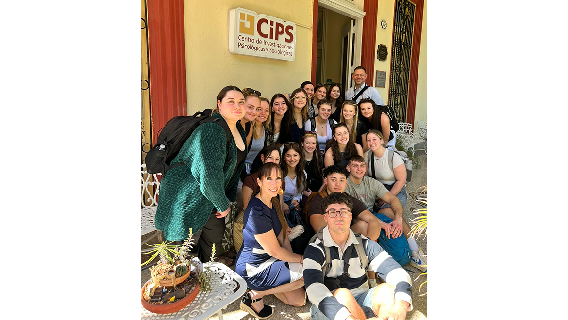 Hartwick College nursing students and staff at CIPS- Centro de Investigaciones Psicologicias y Sociologicas in Havana, Cuba