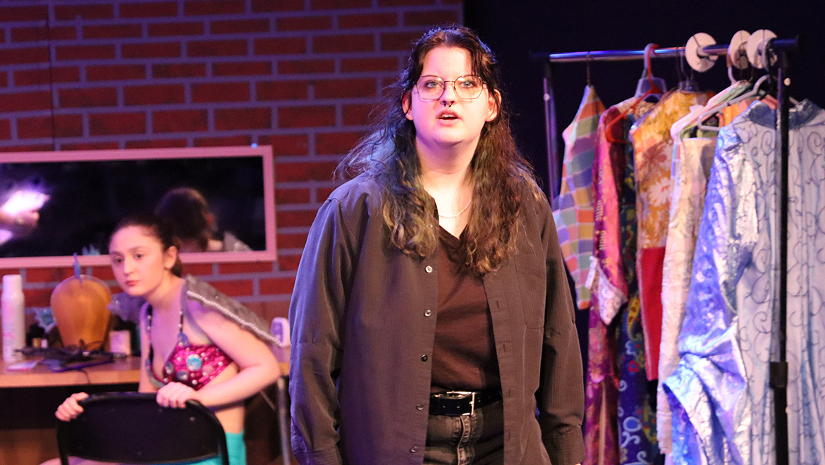 Jas Stuchel ’25 in performance of Snap
