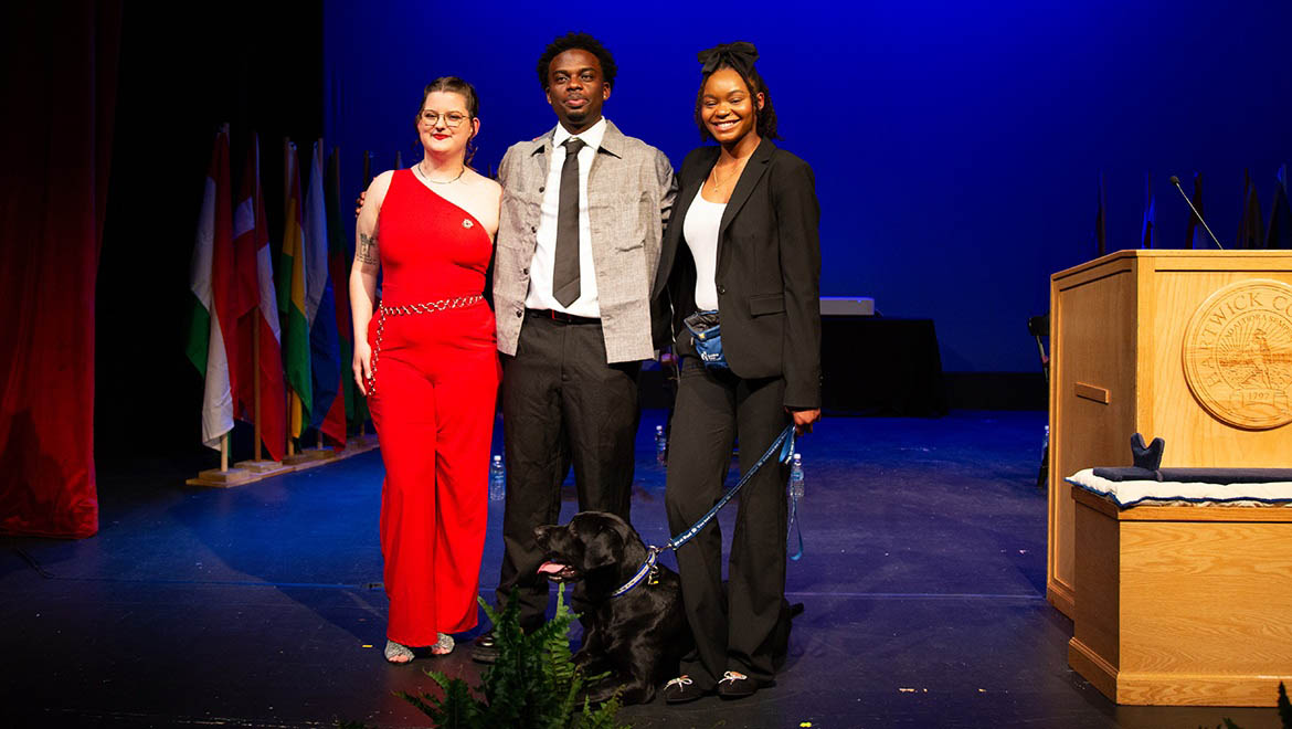 Kellogg Finalists Jae Stuchel '25, Kelechi Springer '25, Roselyn DuMerville '25, with Henry, Guiding Eyes dog