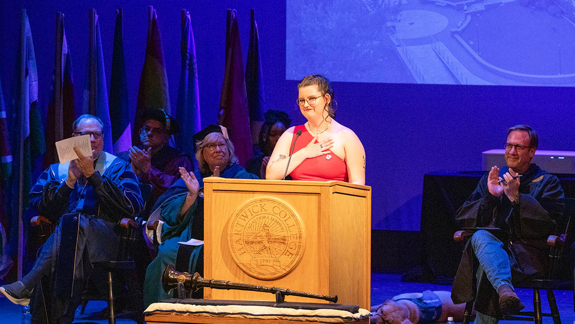 Jae Stuchel ’25 giving their Kellogg speech