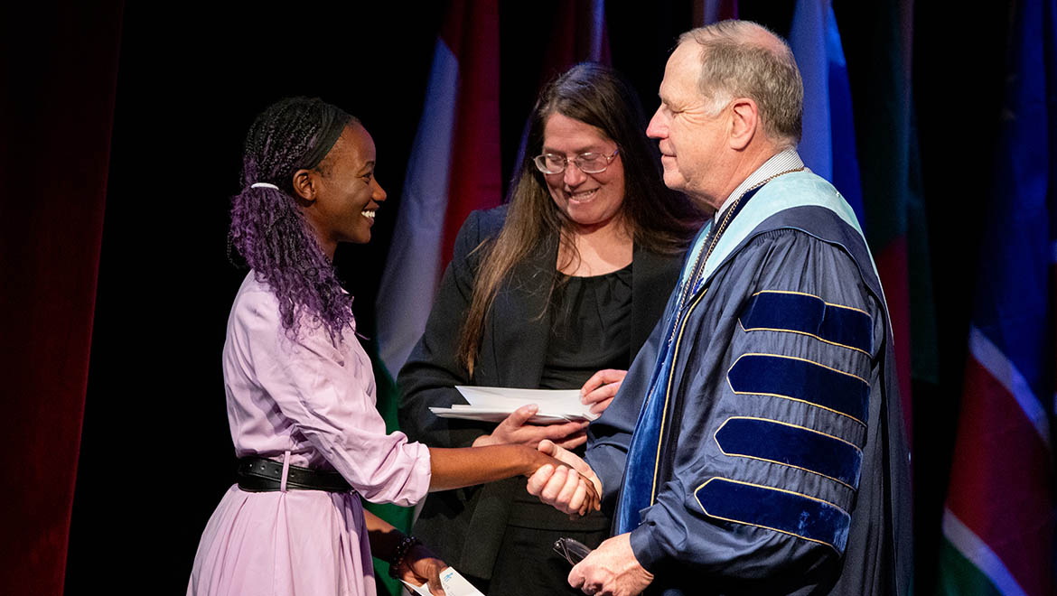 Hartwick College student shaking hands with President Mullen