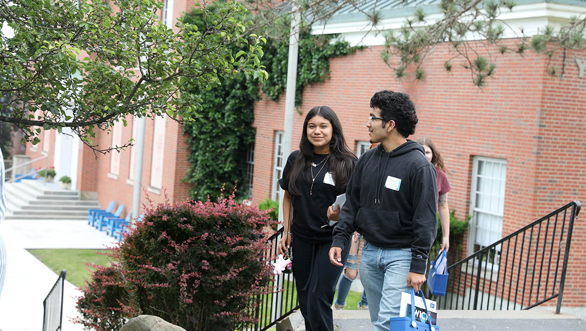New Hartwick students walking on campus during Summer Orientation