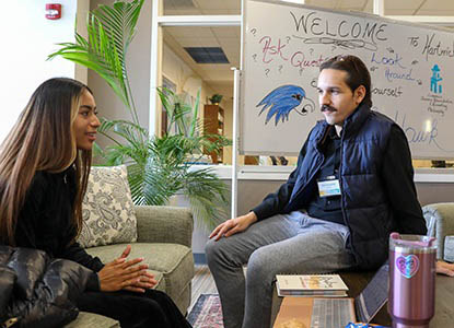 Hartwick alumnus talking with student about career skills
