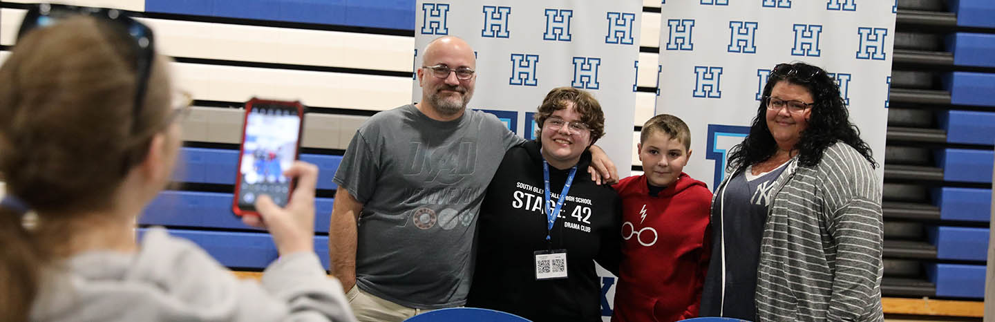 Hartwick College new student with family on move-in day