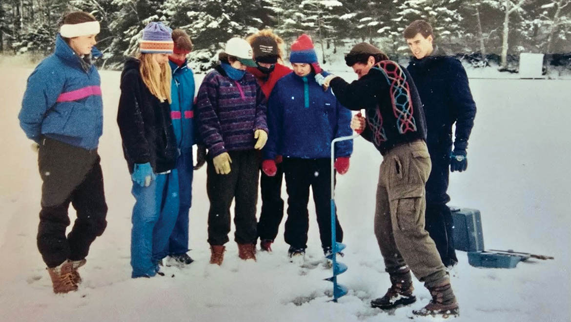 Hartwick students in biology class with Professor Murphy in the 1990s
